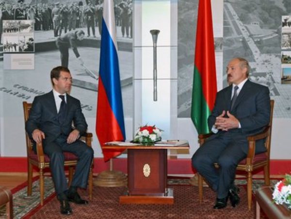 Liderul belarus Lukasenko vrea sa fie partener egal presedintelui rus Medvedev