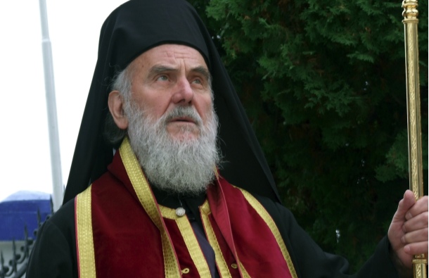 Patriarhul sarb Irineu binecuvanteaza razboiul Bisericii Ortodoxe Sarbe impotriva romanilor timoceni
