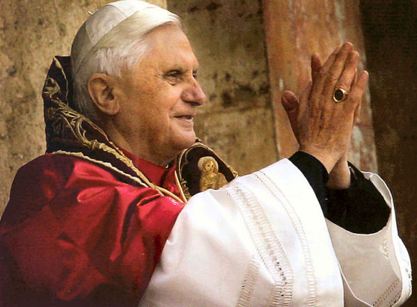 Papa Benedict al XVI-lea introduce inchizatia virtuala