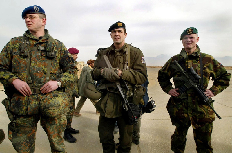 Armata olandeza va parasi Afganistanul