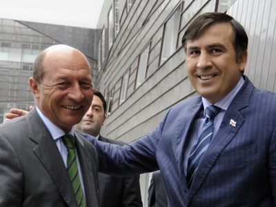 Presedintele roman Traian Basescu si omologul sau georgian Mihail Saakasvili