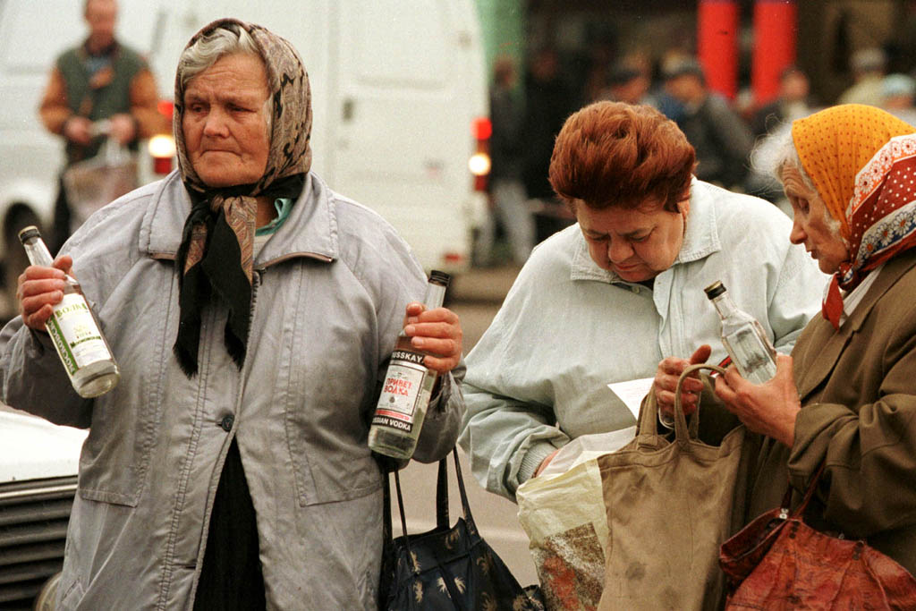 Populatia rusa, ingenuncheata de alcoolism 