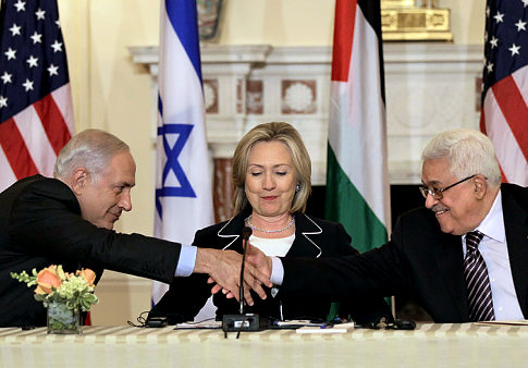 Premierul israelian Benjamin Netanyahu si presedintele palestinian Mahmoud Abbas fac pace in fata secretarului de stat al SUA, Hillary Clinton