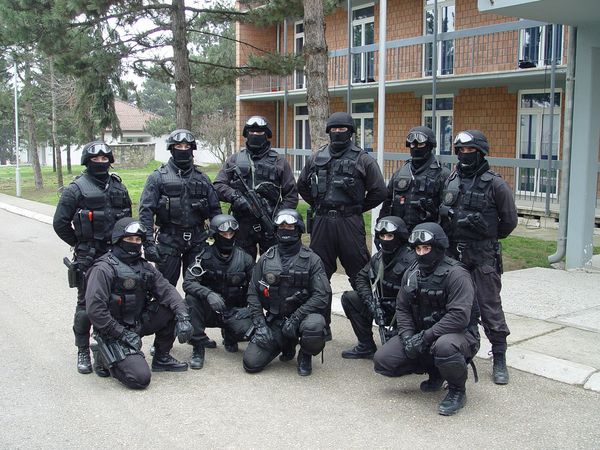 Kosovo_police2