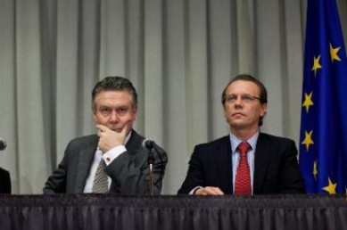 Comisarii europeni pentru vami si comert, Algirdas Semeta si Karel de Gucht