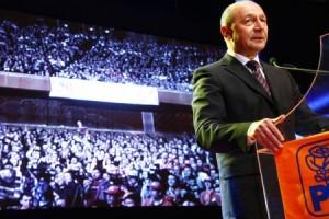 Traian Basescu castiga la limita alegerile prezidentiale in fata lui Mircea Geoana