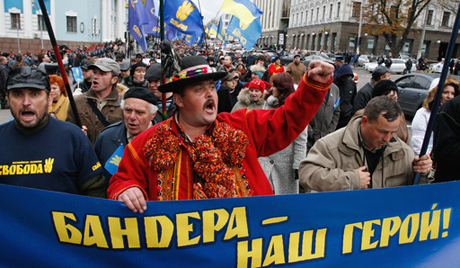 Regimul Ianukovici declanseaza un "nou razboi al istoriei" cu opozitia de la Kiev