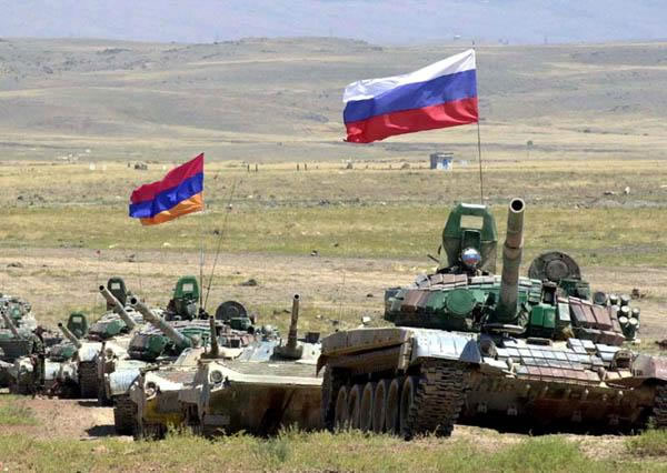Rusia isi consolideaza prezenta militara in Armenia