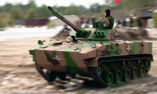 Rusii isi prezinta noile BMD-4M si BTR-82A VIDEO