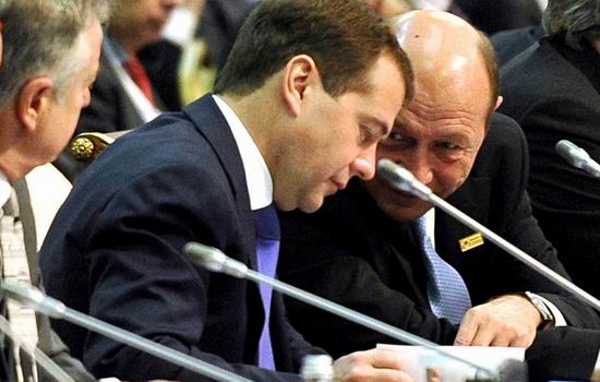 Basescu, parat de Medvedev la NATO