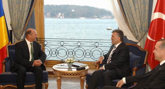 Traian Basescu merge in Turcia. Se intalneste cu Gul si Erdogan