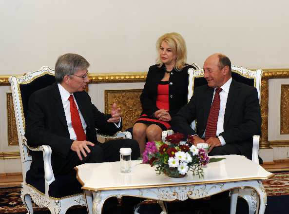 Basescu cere Ucrainei sa respecte drepturile etnicilor romani
