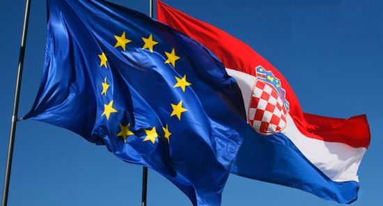 9 decembrie. Croatia semneaza tratatul de aderare la UE