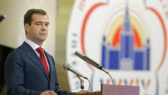 Medvedev, gata sa moara ca Saddam Hussein