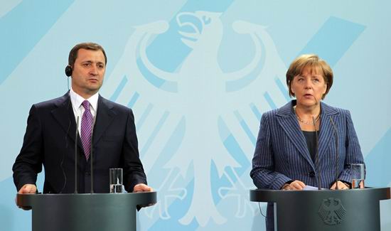 Merkel catre Filat: Sprijinim integritatea Republicii Moldova