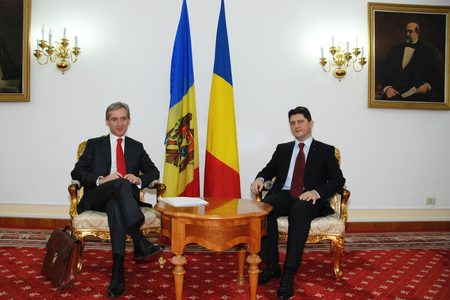 Diplomatia romana cere reluarea dialogului politic intre fortele politice pro-europene de la Chisinau