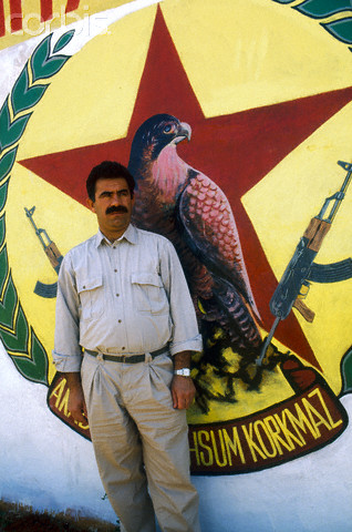 Fostul lider al kurzilor, Abdullah Öcalan, a indemnat PKK la un armistitiu cu Ankara