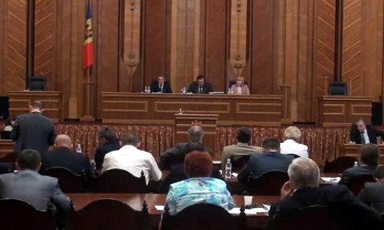 R. Moldova fara presedinte. Schimburi de replici acide in Parlament