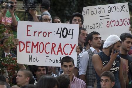 Proteste la Tbilisi legate de maltratari in spatele gratiilor