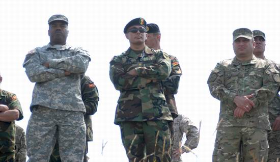Rapid Trident 2012 – Generalul Stoian a vizitat contingentul Armatei Nationate a R Moldova
