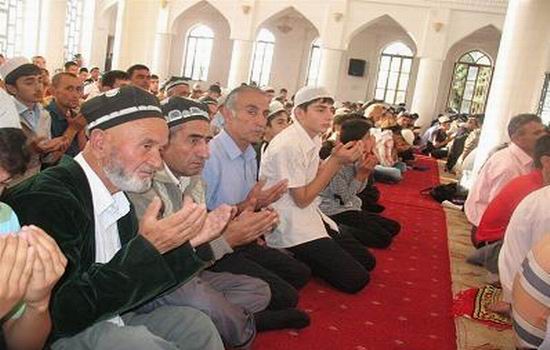Minorii tadjici, acces interzis in moschei