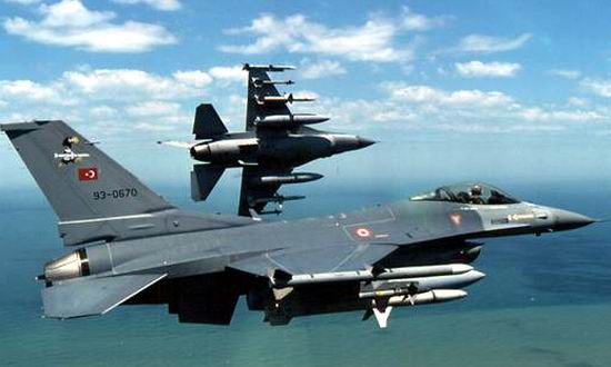 Tensiuni la frontiera dintre Turcia si Siria. Ankara trimite avioane F-16