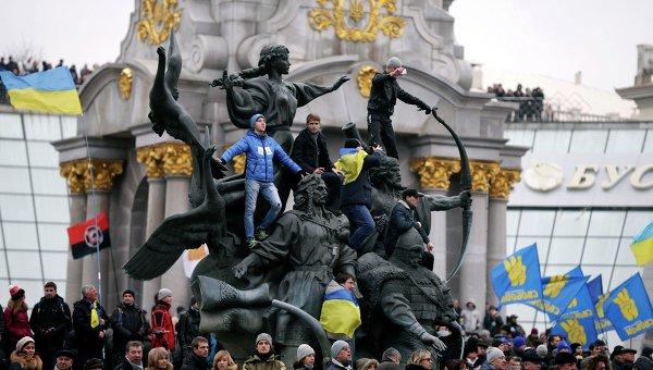 Manifestantii ucraineni incep sa ocupe cladirile administratiei din Kiev