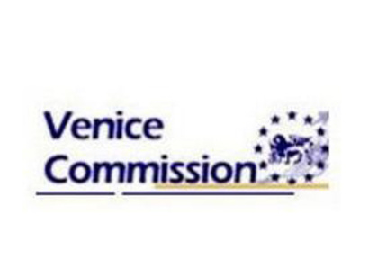 Seful Comisiei de la Venetia nu este de acord cu interzicerea simbolurilor comuniste la Chisinau