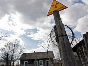 Ucraina construieste un acoperis temporar la Cernobal
