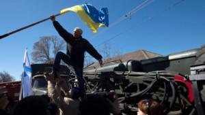 Lupte intense la Mariupol intre militarii ucraineni si rebelii pro-rusi