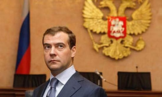Medvedev, apostrofat pe Facebook