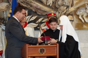 Lupu il decoreaza pe patriarhul rus Kiril cu cea mai inalta distinctie de stat