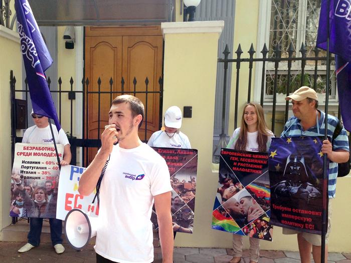 Consulatul României la Odesa, pichetat din cauza „imperialismului” și „homosexualitatii”