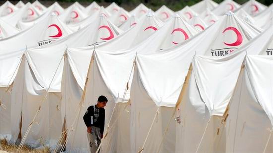 Ankara cere ONU sa faca tabere de refugiati in Siria