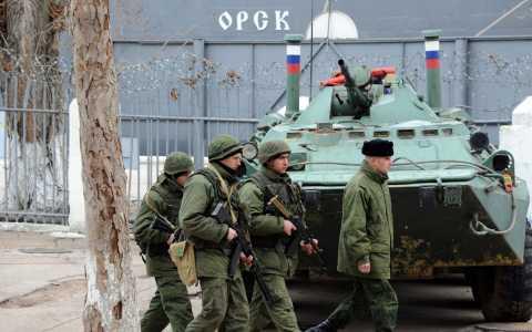 Rusia continua sa-si sporeasca prezenta militara in Ucraina