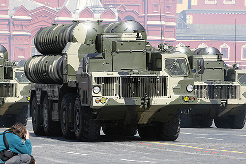 Rusia santajeaza Iranul pe marginea unui proces privind armament militar