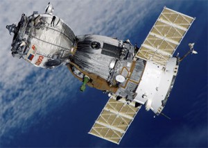Rusia lanseaza o racheta Soyuz cu trei astronauti la bord