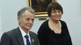 Europa Libera in dialog cu sotia liderul tatarilor crimeeni: Rusii ne obliga sa fugim