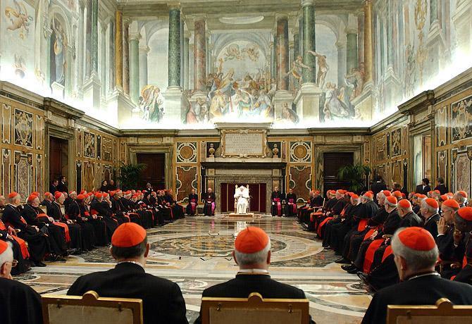 Papa Benedict cere ajutor financiar enoriasilor pentru Vaticanul lovit de criza