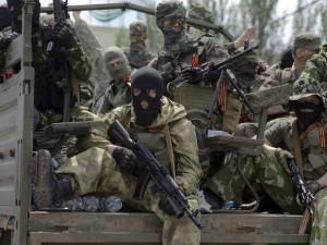 Ucraina: unul dintre cele mai puternice bastioane ale rebelilor pro-rusi, atacate cu artilerie grea