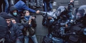 Kievul, framantat de noi confruntari intre manifestanti si fortele de ordine
