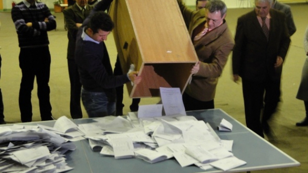 MAE va trimite 600.000 de buletine de vot in strainatate pentru referendum
