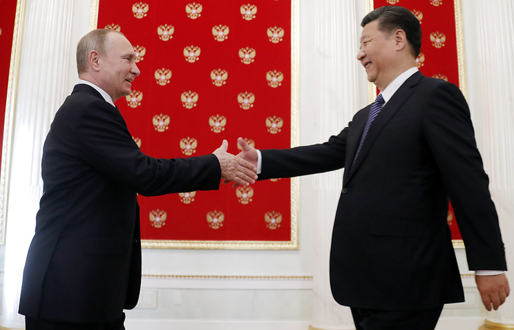 Rusia întărește relațiile cu China: Xi Jinping, primit cu onoruri la Kremlin