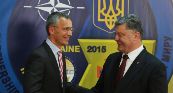 Poroșenko semnează legea privind prioritizarea aderării Ucrainei la NATO