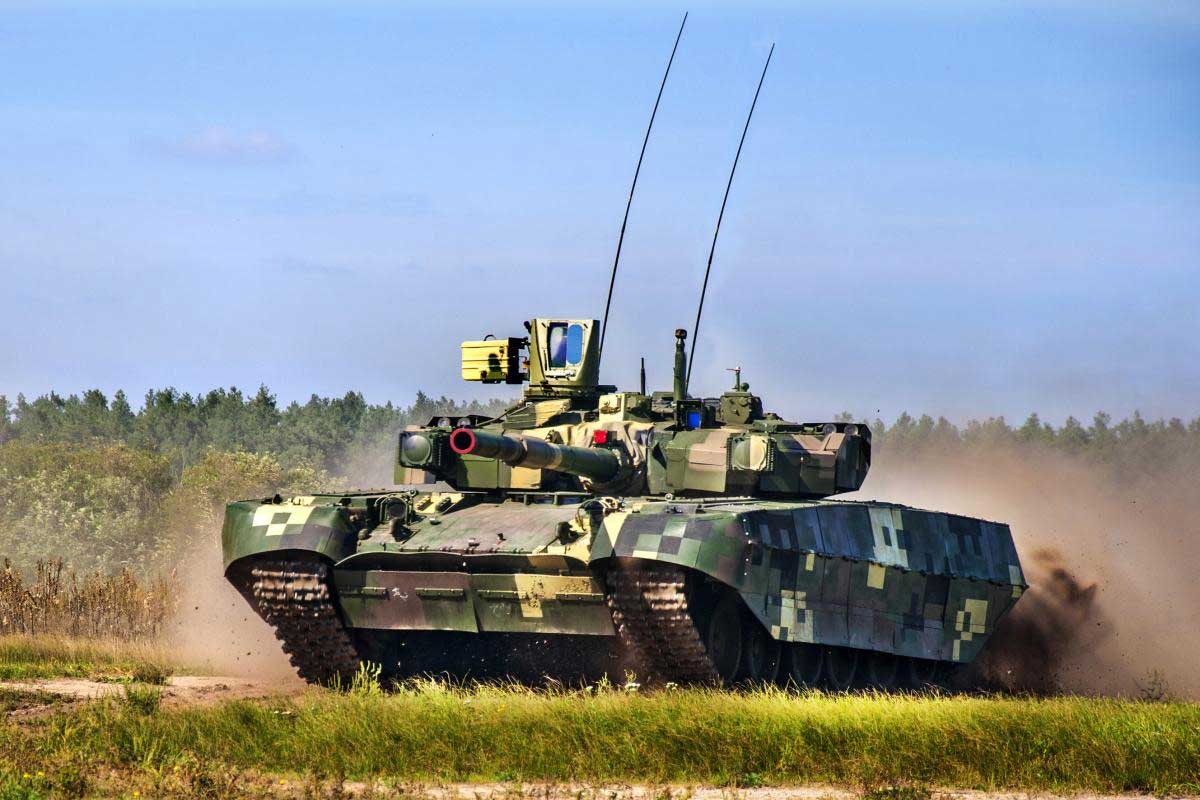 Poroșenko: armata ucraineană a primit 16.000 de unități de echipament militar și armament