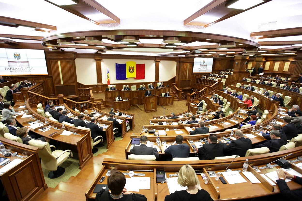 Parlamentul României, desant la Chișinău
