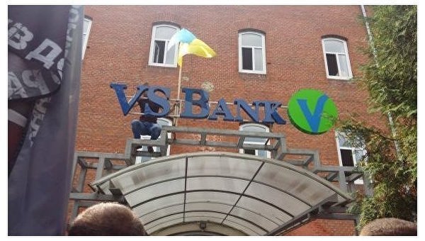 Băncile rusești, vândute pe bandă rulantă în Ucraina