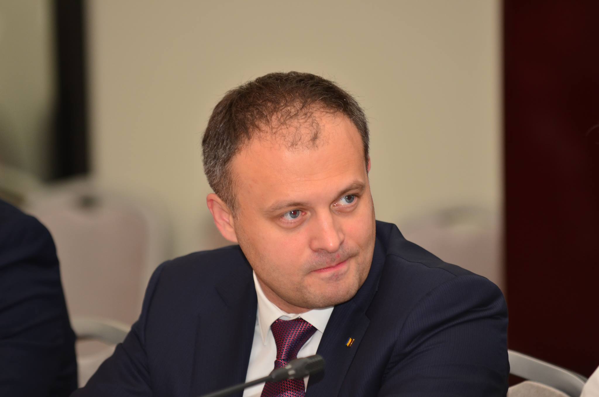 Andrian Candu, președintele Legislativului de la Chisinau, executant loial al comenzilor liderului incontestabil al Republicii Moldova, Vlad Plahotniuc