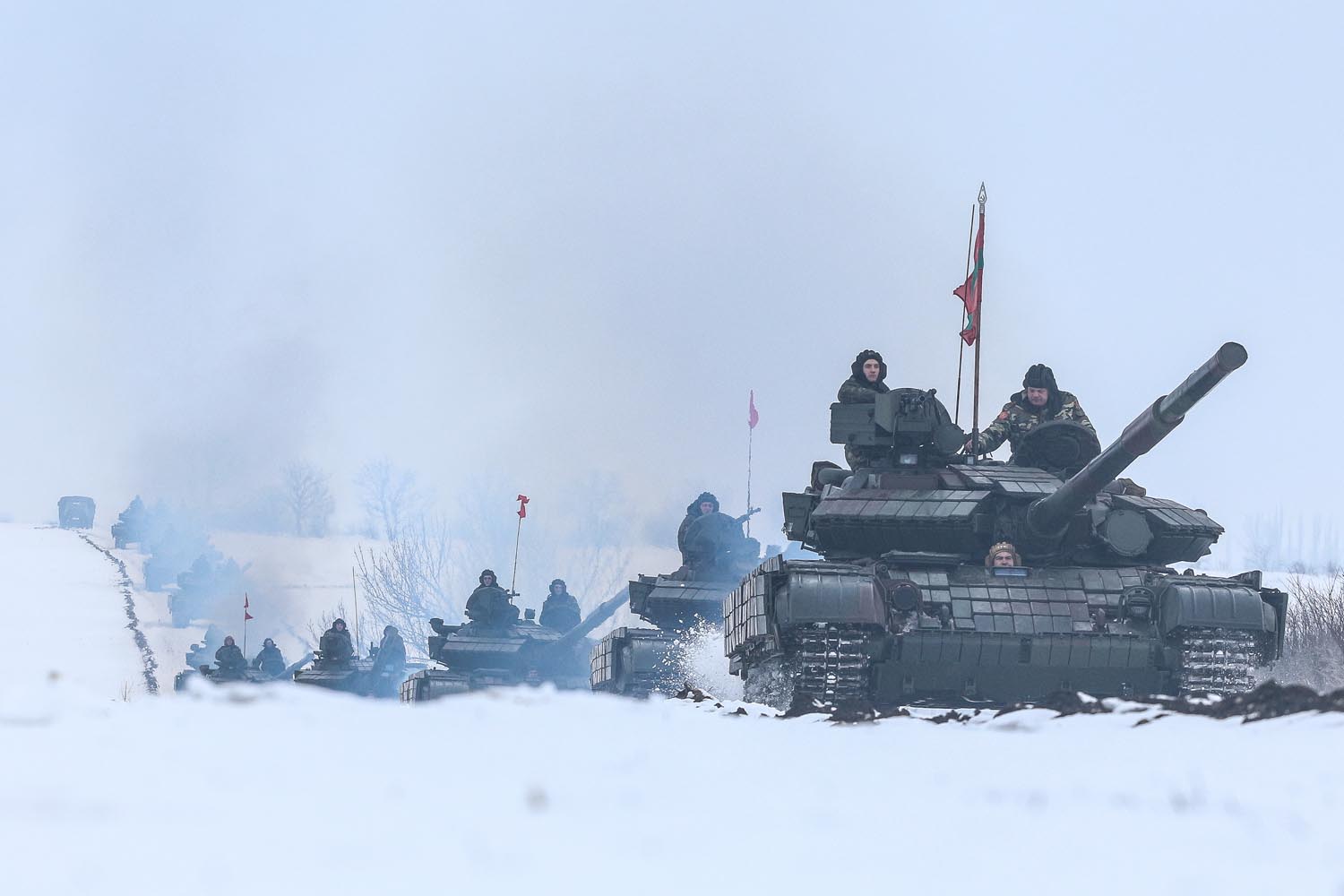Rușii fac exerciții cu tancuri de-alungul Nistrului