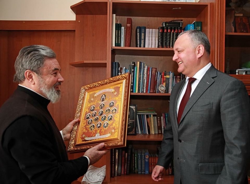 Președintele Republicii Moldova, Igor Dodon, are o relație privilegiată cu Patriarhia Rusă, mai ales cu Marchel Mihăescu, episcop de Bălți